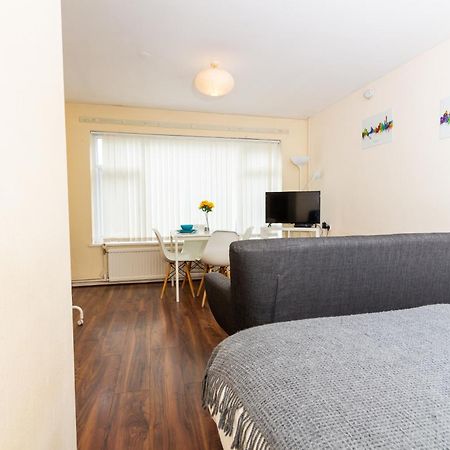 Apartament Studio In Stretford With Great Transport Links Manchester Zewnętrze zdjęcie