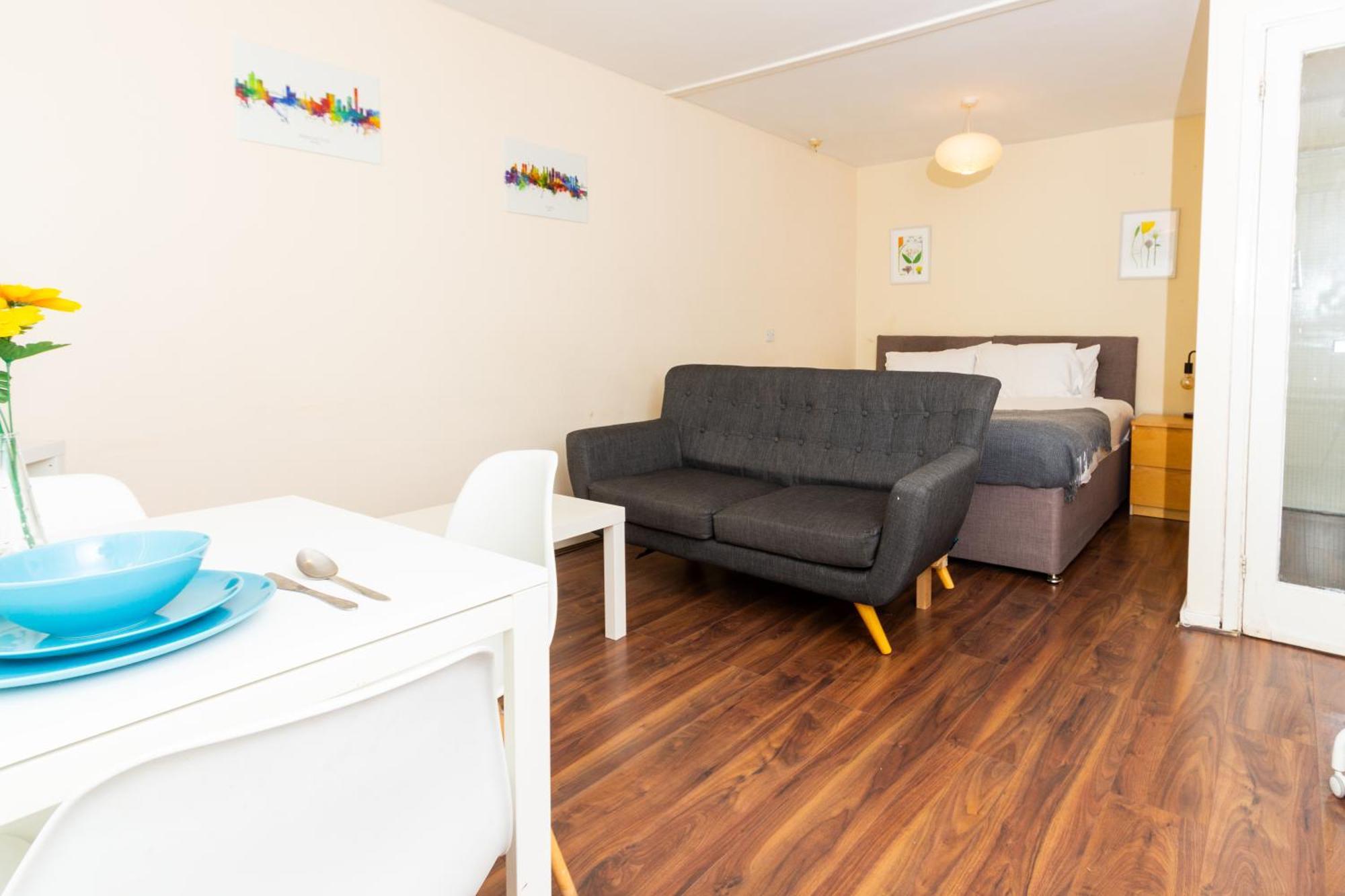 Apartament Studio In Stretford With Great Transport Links Manchester Zewnętrze zdjęcie